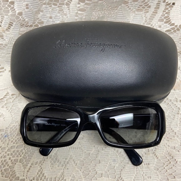 Salvatore Ferragamo Italy 2108 Sun Glasses - Picture 15 of 16
